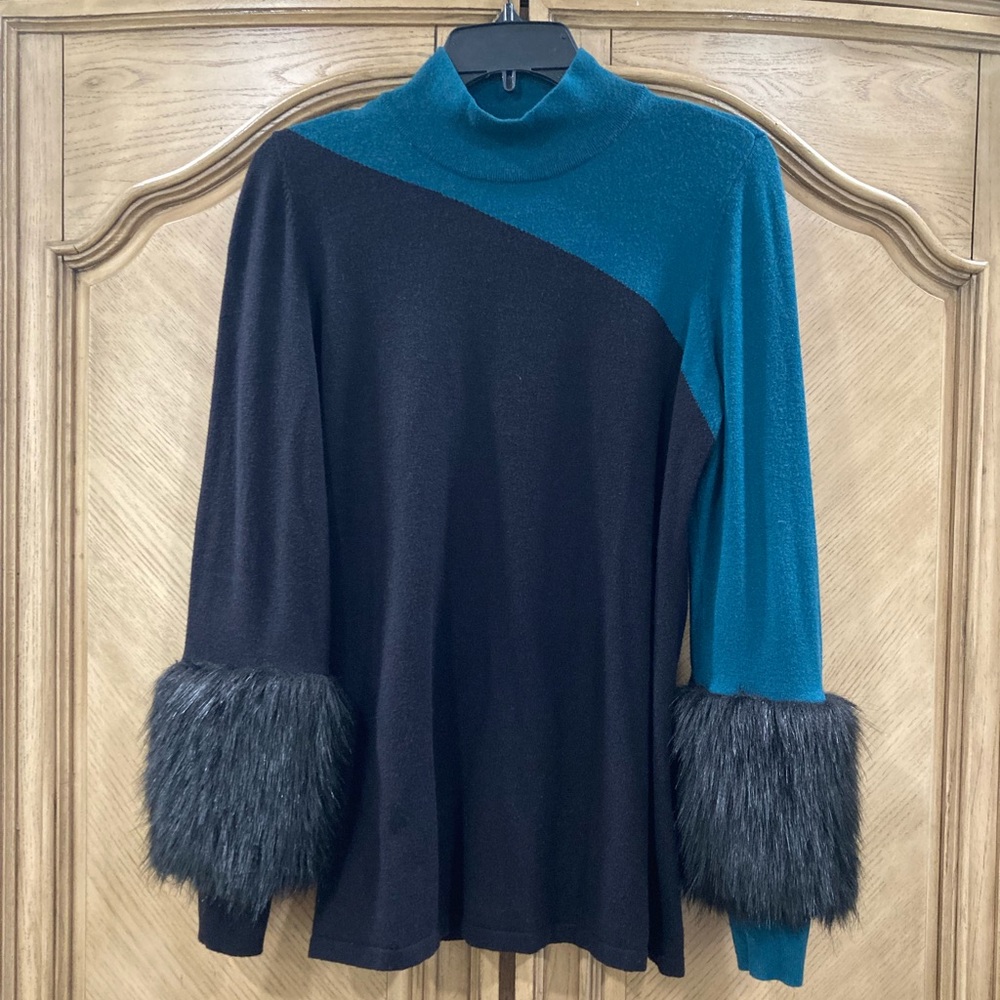 WOMENS ALFANI SWEATER SIZE MEDIUM